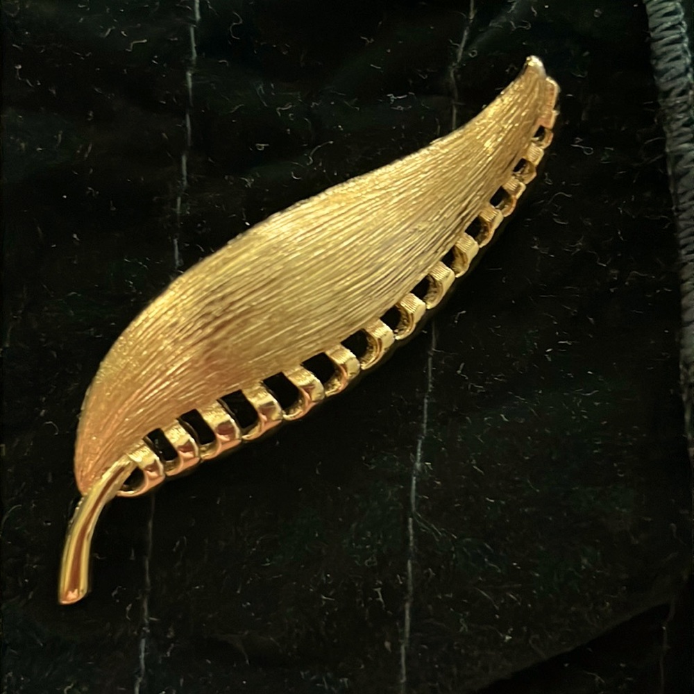 Vintage Monet Brushed Gold Tone Leaf Brooch Pin 3 inch